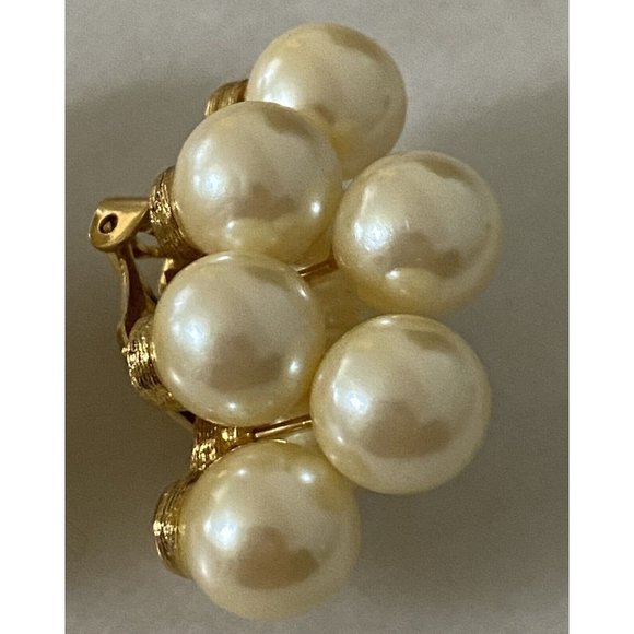 Vintage Estate Earrings Clip On Cluster Faux Pearls Gold Tone Clip On - Picture 3 of 12
